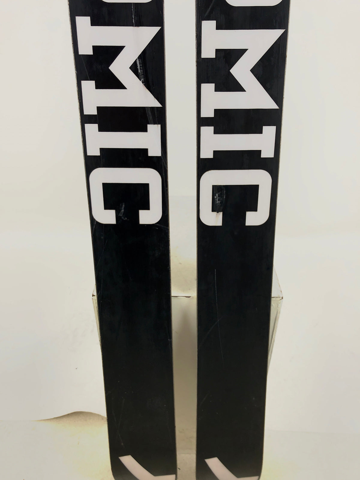 181cm Atomic Thug w/ BD O1 Lg Freeflex w/ Skins (Used)