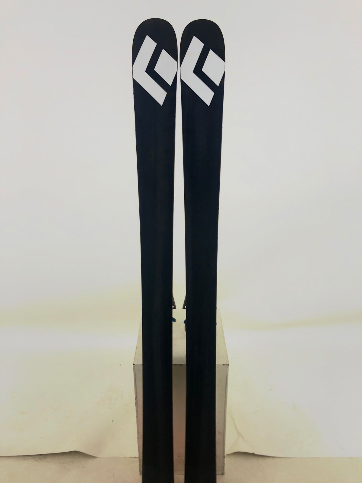 155cm Black Diamond Joule w/ 22 Designs Hammerhead (Used)