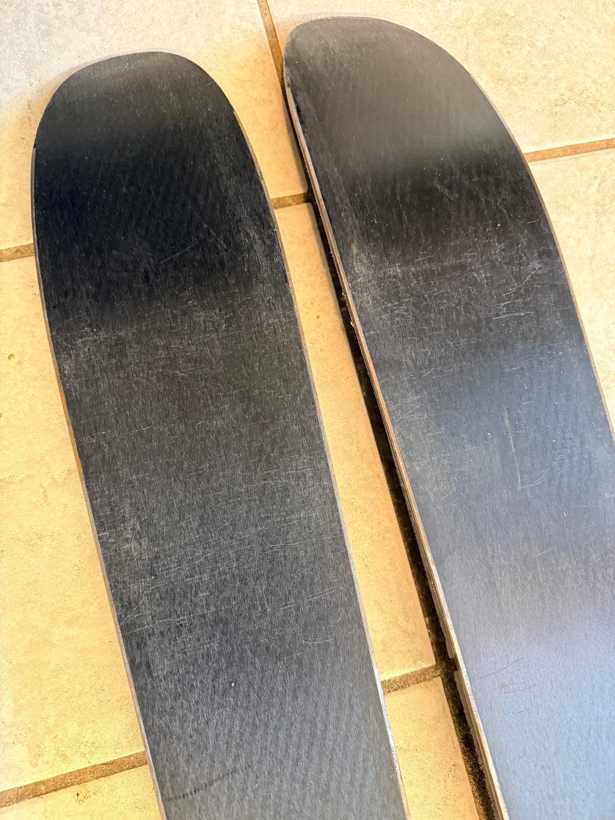 Close-up of the Freeheel Life topsheet and tip graphics