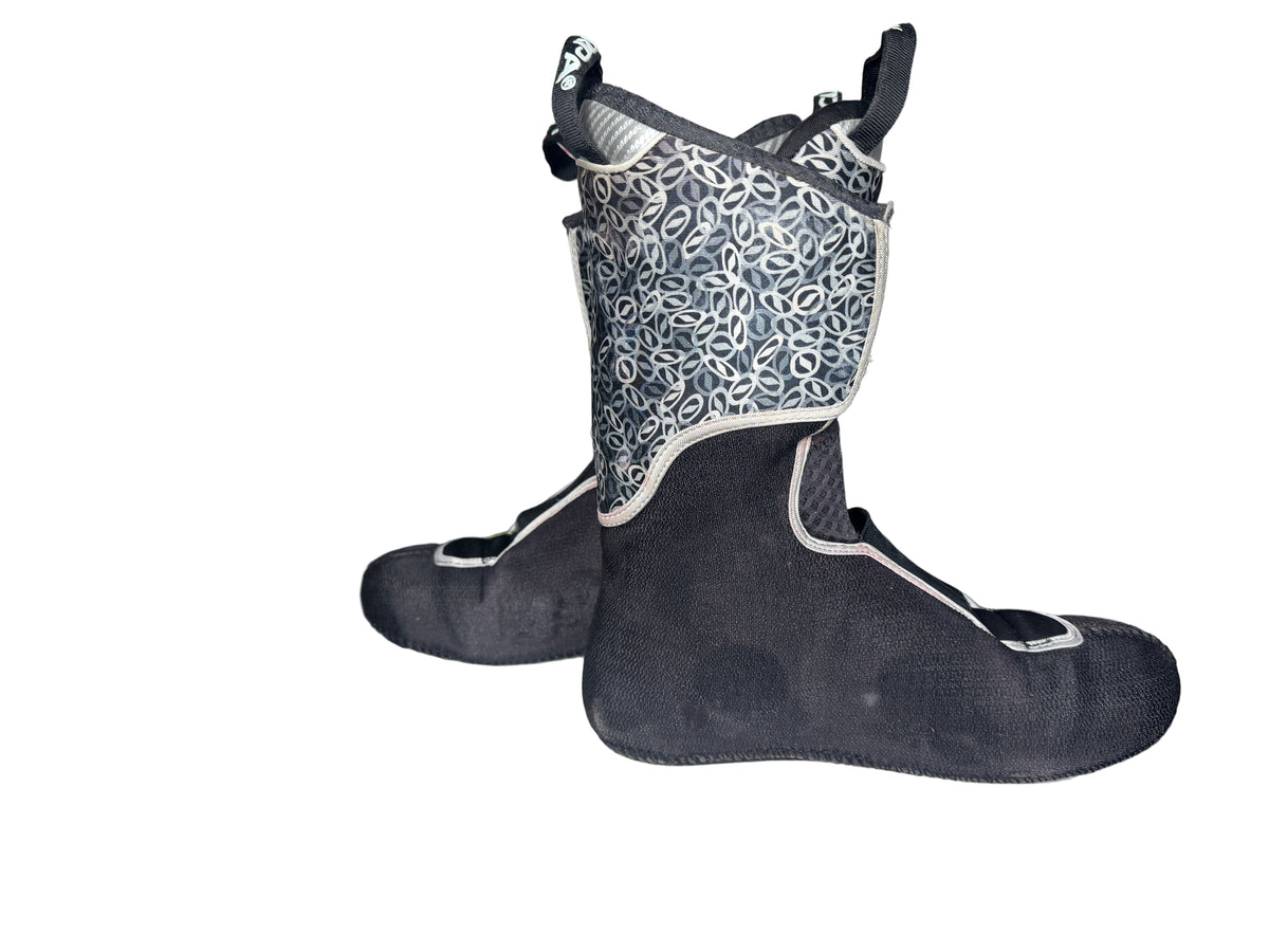 26.5 Scarpa T-Race (Used)