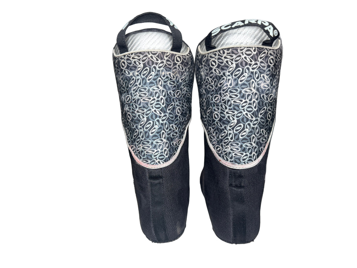 26.5 Scarpa T-Race (Used)