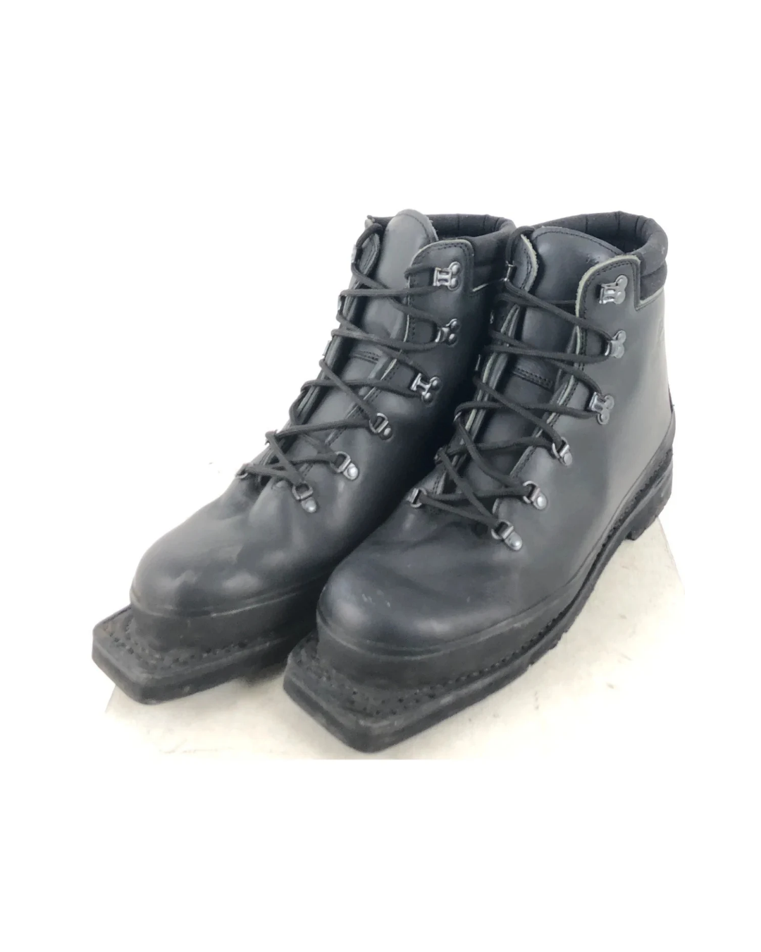 32.0 Alico Leathers like new