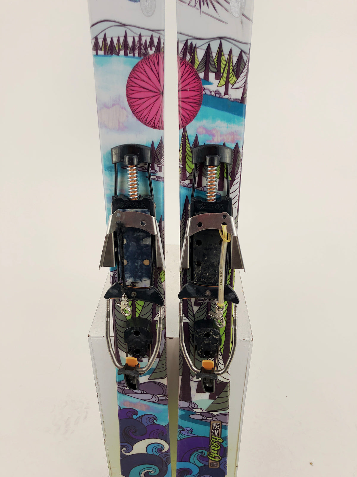 156cm Atomic Century W/ 22 Designs Hammerhead (Used)