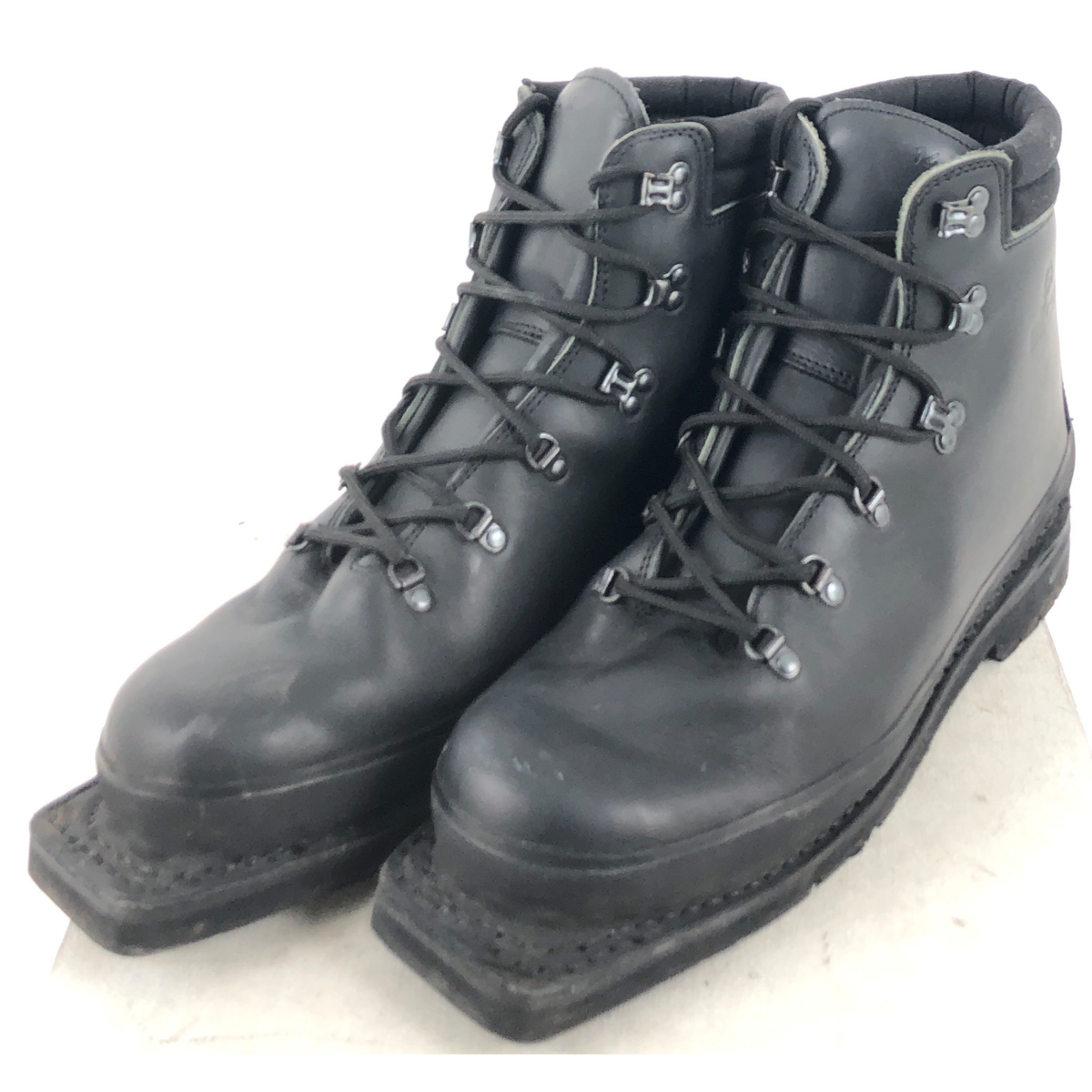 32.0 Alico Leathers like new